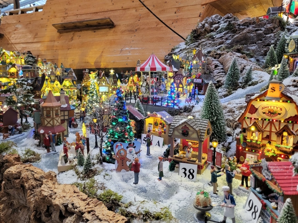 Christbaumkugeln und Ornamente