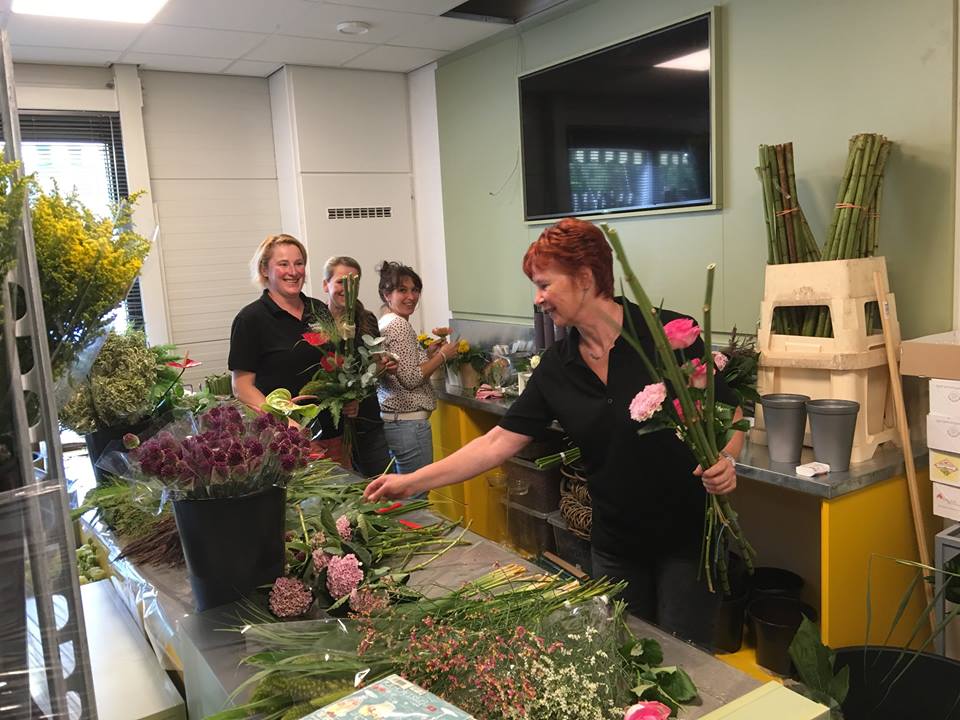 Aan de slag! Bloemenwinkel nabij Roermond.