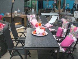 Ontdek ons assortiment tuinmeubelen in Limburg: van roze kussens tot loungesets