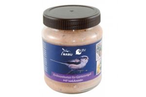 Erdnussbutter für Vögel mit Waldbeeren